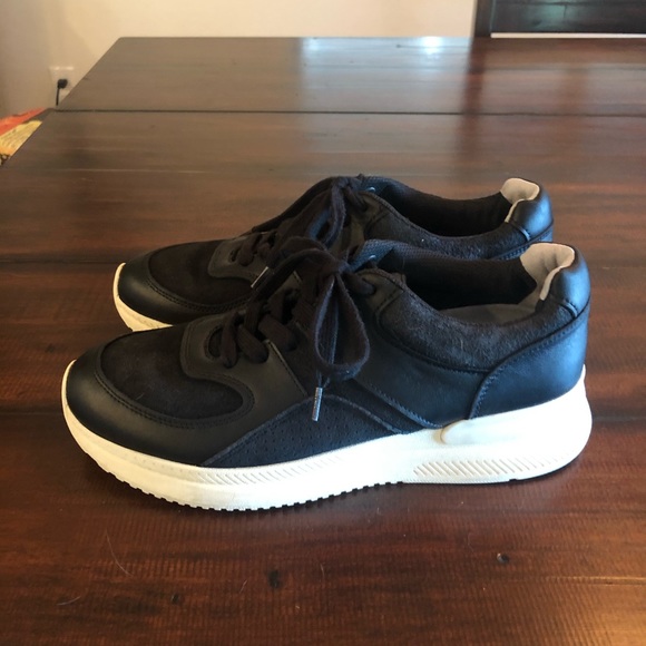 Everlane Black Sneakers - Picture 4 of 8